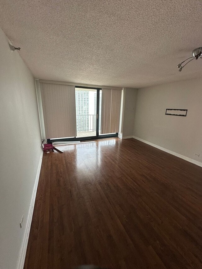 Building Photo - Amazing views from this BIG 20th floor 1bed!!! King size bedroom!