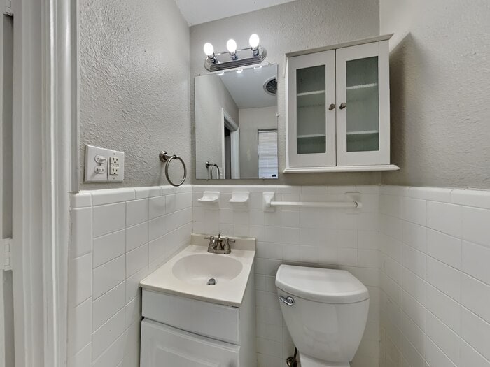 Building Photo - 5753 Wimbleton Way