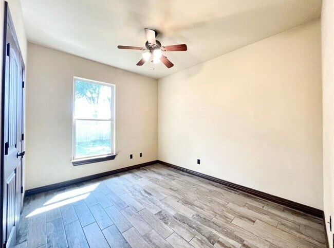 Building Photo - 11890 Club House Pkwy