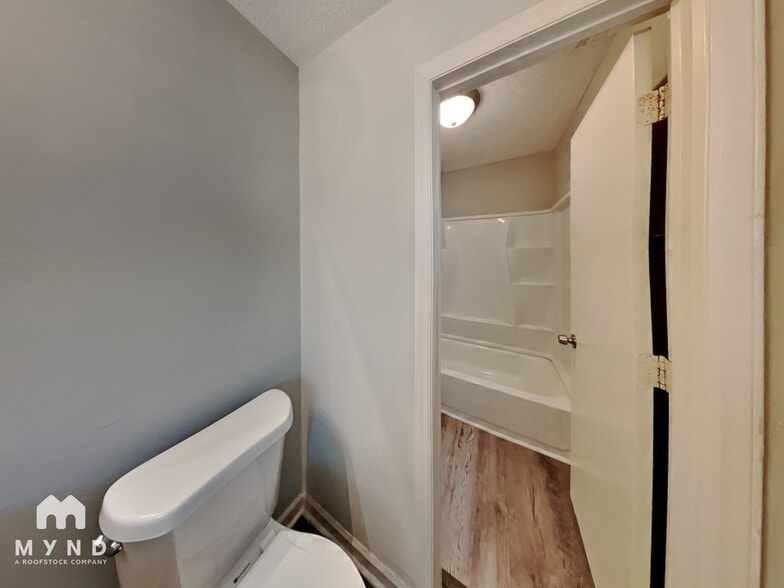 Building Photo - 6513 Old Meadow Rd