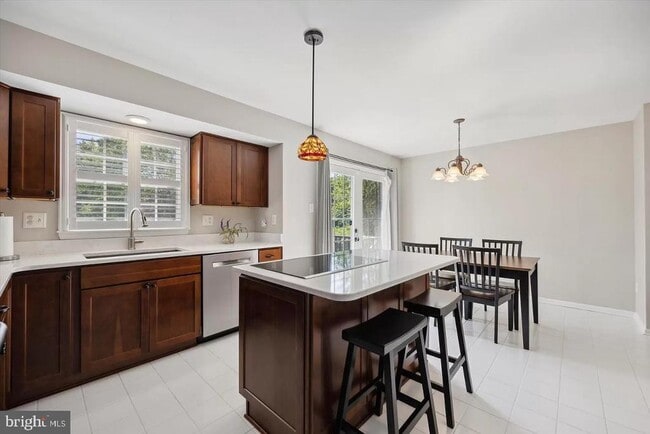 Building Photo - 701 Kilduff Ct