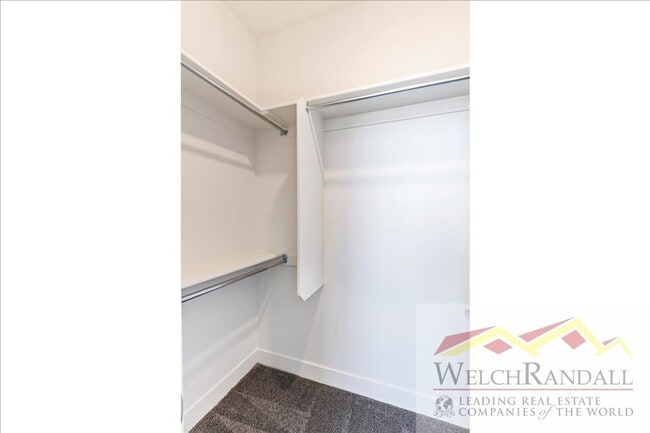 Building Photo - Beautiful 3 Bed 2.5 Bath Townhome in West ...