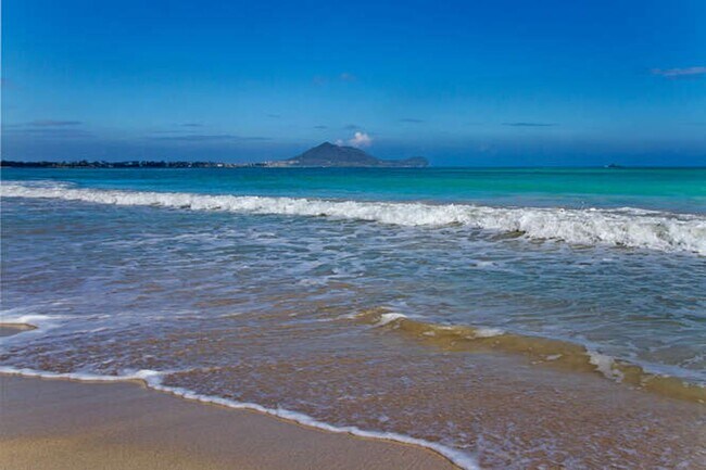 Building Photo - Sustainable Coastal Lifestyle: 2BR House with PV Solar Near Beach