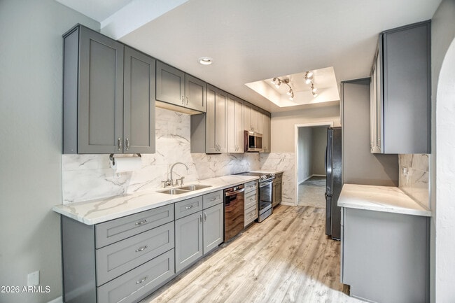 Building Photo - 16518 Lost Arrow Dr