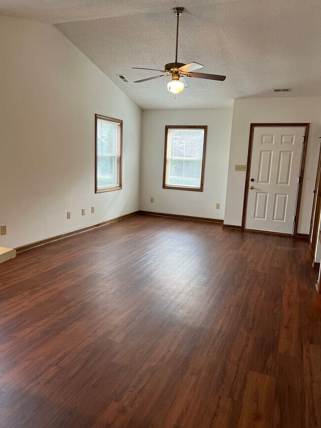 Building Photo - 120 Double Eagle Dr