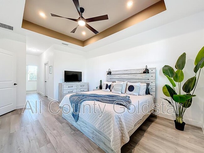 Building Photo - 6049 Higgins Ln