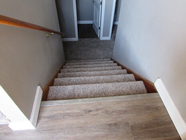 Building Photo - 3 Bedroom House Close to FLW -  New LVP Flooring May 2024!