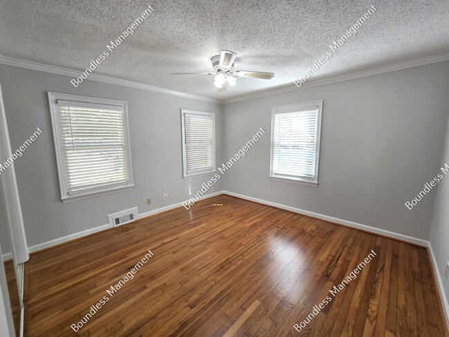 Building Photo - 1376 Normandy Dr NE