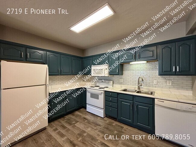 Building Photo - 2719 E Pioneer Trail