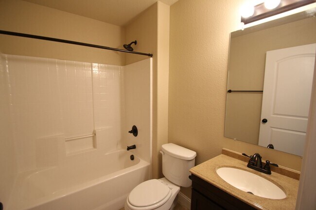 Building Photo - Coming Soon | 3BR/2BA Weatherford Town Home with Granite Countertops, Luxury Plank Floors & Appli...