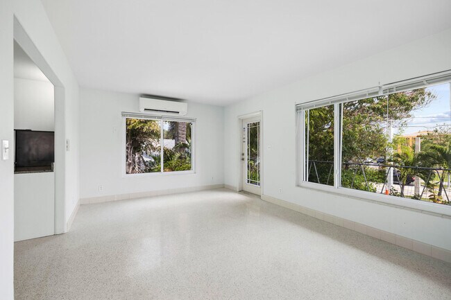 Building Photo - 5411 N Flagler Dr