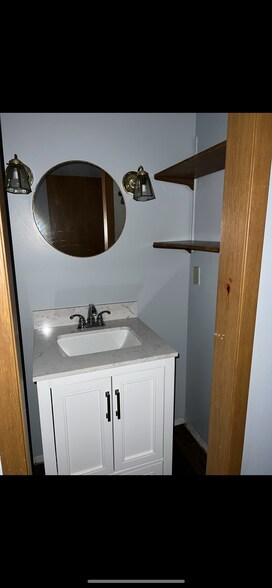 Building Photo - 415 S Ellison St