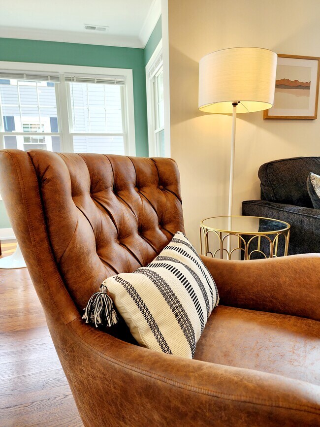 Building Photo - 724 Warner Ave