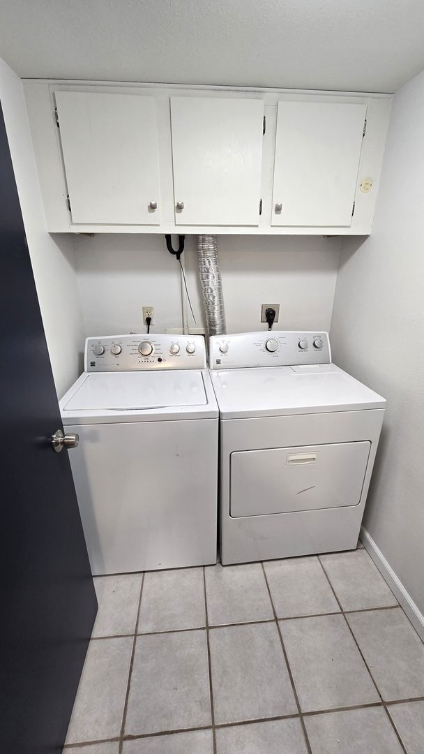 Building Photo - 3 Bedroom, 2 Bathroom, Home With A 2 Car Garage For Rent In Indian Hills