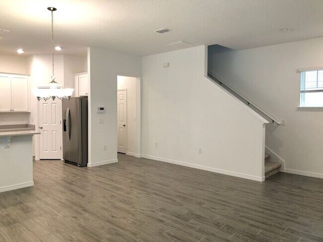 Building Photo - Beautiful 3/2.5 Newly Appointed Home with ...