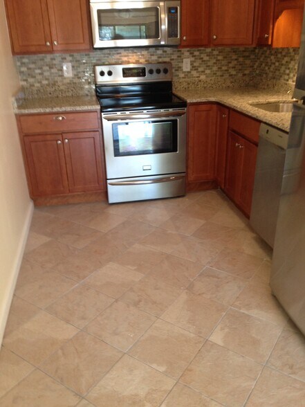 Building Photo - 721 Robert Frost Dr