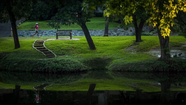 Building Photo - Modern 3-Bedroom Apartment with Smart Home...