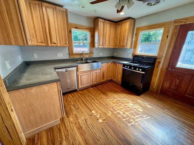 Building Photo - Single Family Home in Edgerton, WI