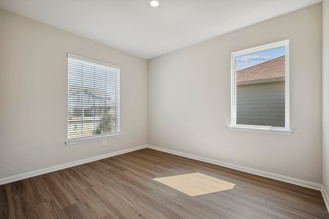 Building Photo - 341 Tejas Trl