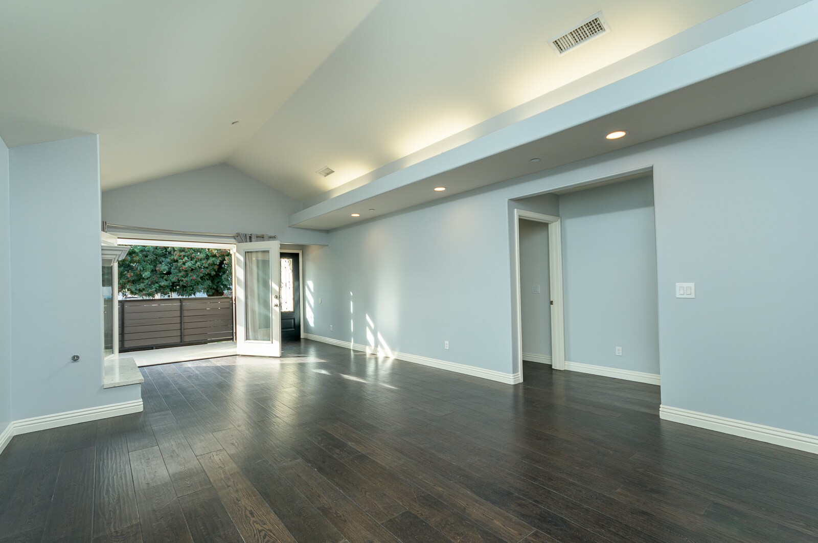 Building Photo - 736 N Wilton Pl