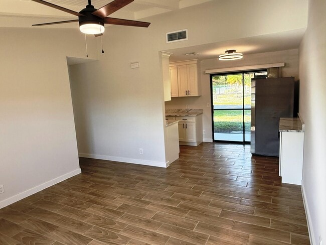 Building Photo - 440 Glenwood Dr