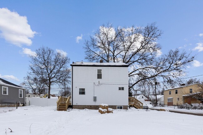 Building Photo - 1565 Forest St