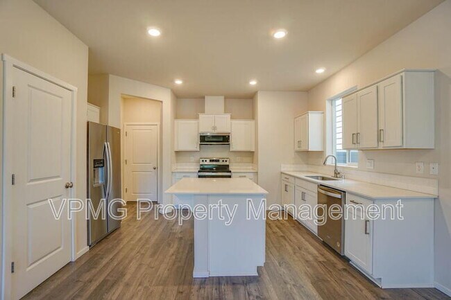 Building Photo - 2620 NE 117th Pl