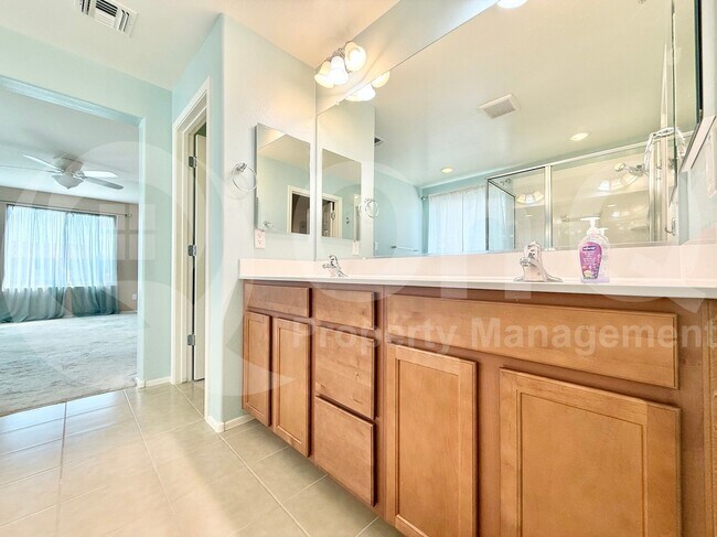 Building Photo - 218 N 109th Dr