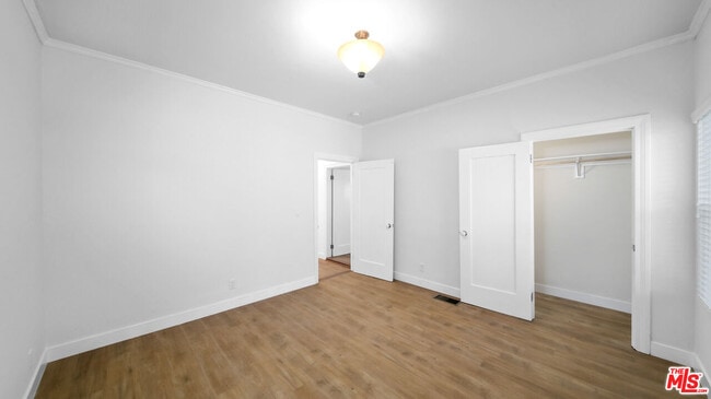 Building Photo - 850 Serrano Pl