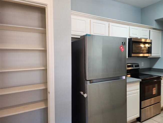 Building Photo - 2255 Braeswood Park Dr
