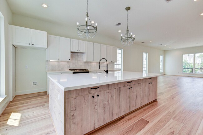 Building Photo - 2516 Ohsfeldt St