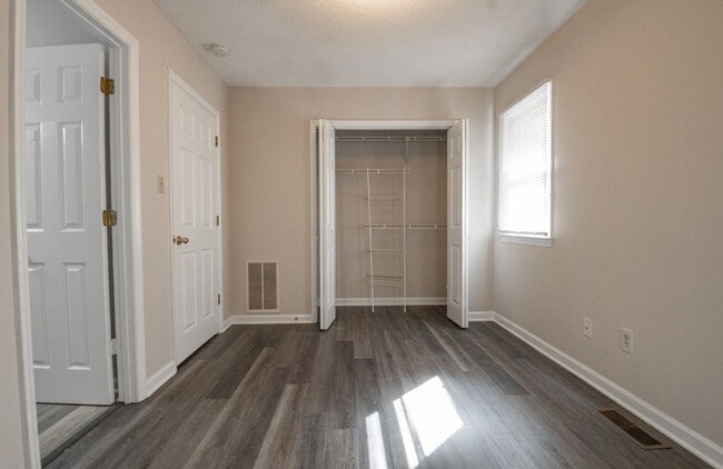 Building Photo - A must see 2 BEDROOM Townhome ! Convenient...