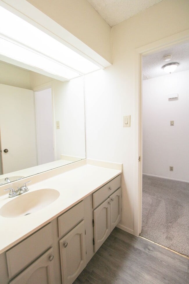 Building Photo - 1327 Julienne Pl