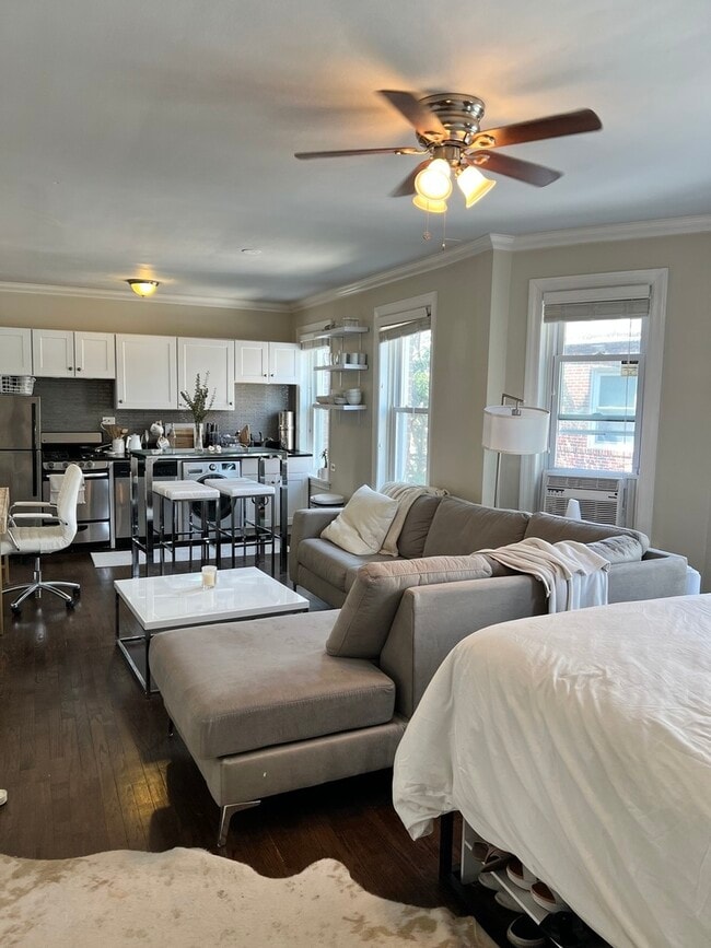 Building Photo - 918 Green Bay Rd