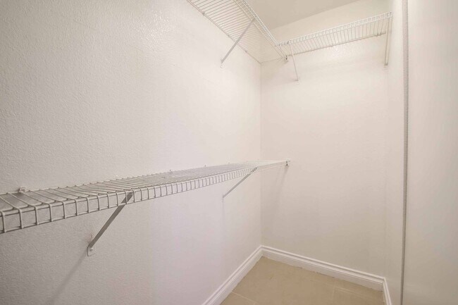 Building Photo - CUTE 3 BEDROOM HOME WITH POOL/SPA!