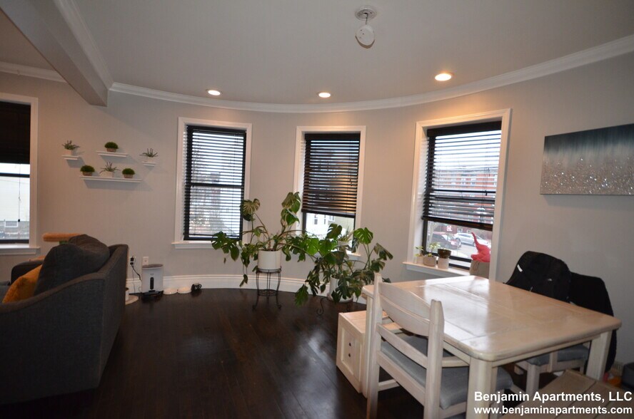 Building Photo - 60 Florida St