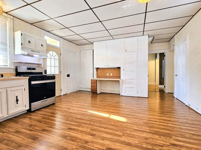 Building Photo - 2050 State St