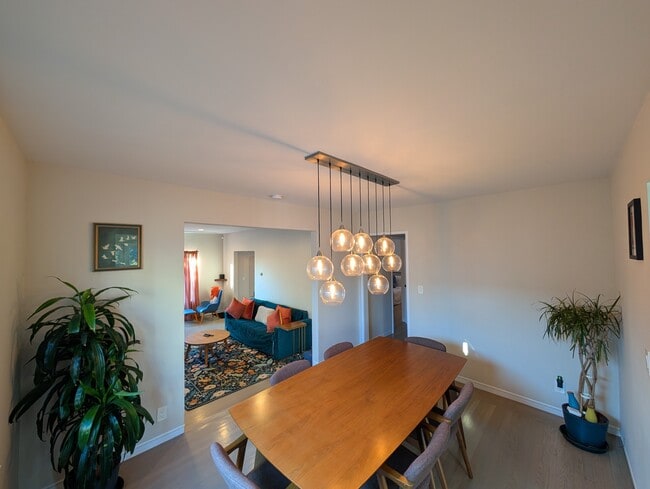 Building Photo - 4532 Reinhardt Dr