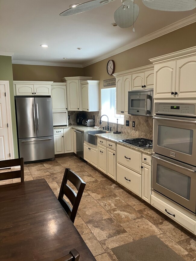 Building Photo - 117 State Ave