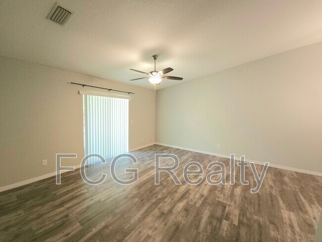 Building Photo - 9383 N Peachtree Way
