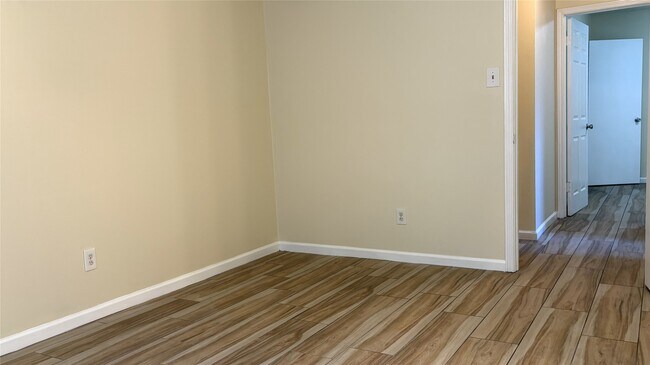 Building Photo - 13631 Greenway Dr