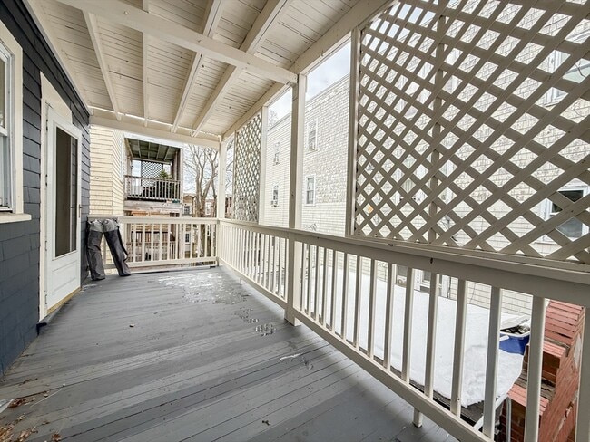 Building Photo - 156 Homes Ave