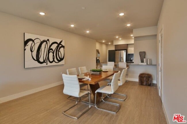 Building Photo - 837 S Harvard Blvd