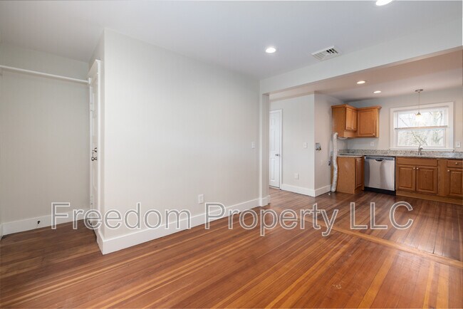 Building Photo - 18 Canal St