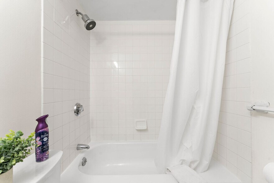 Building Photo - 175 Freeman St