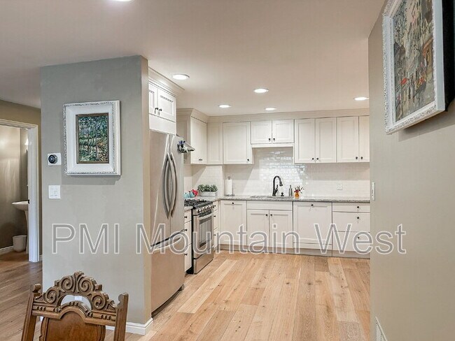 Building Photo - 171 E 3rd Ave