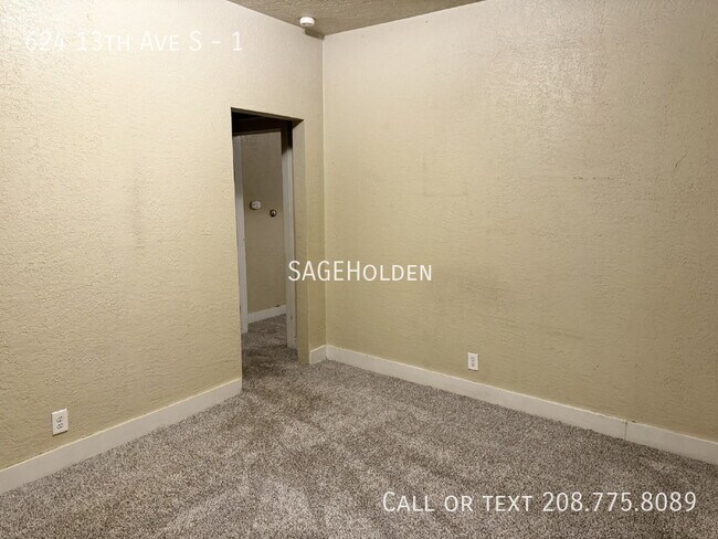 Building Photo - 624 13th Ave S