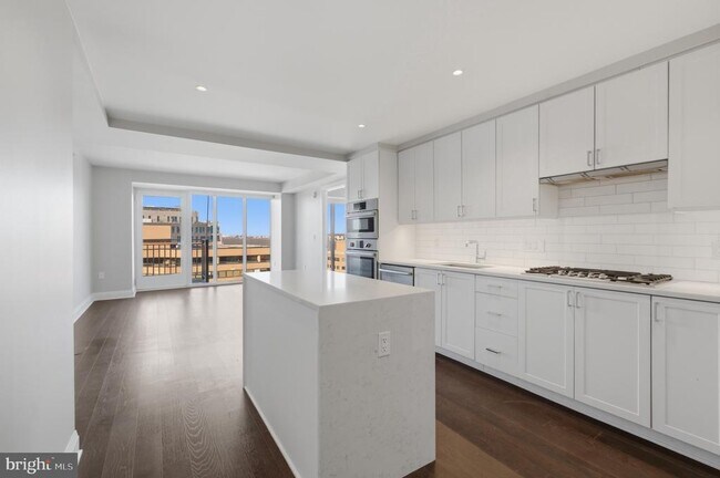 Building Photo - 925 N Fairfax St