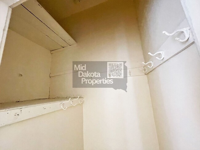 Building Photo - 723 W 5th- 2 bedroom House