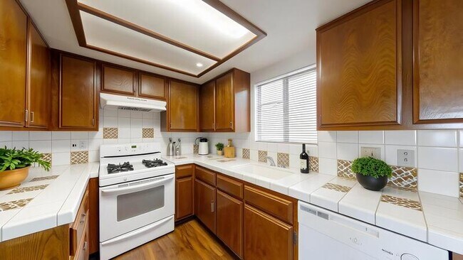 Building Photo - 4726 W 147th St